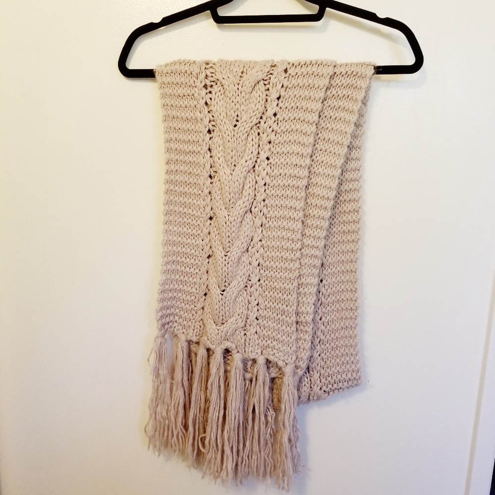 Long chunky knit scarf